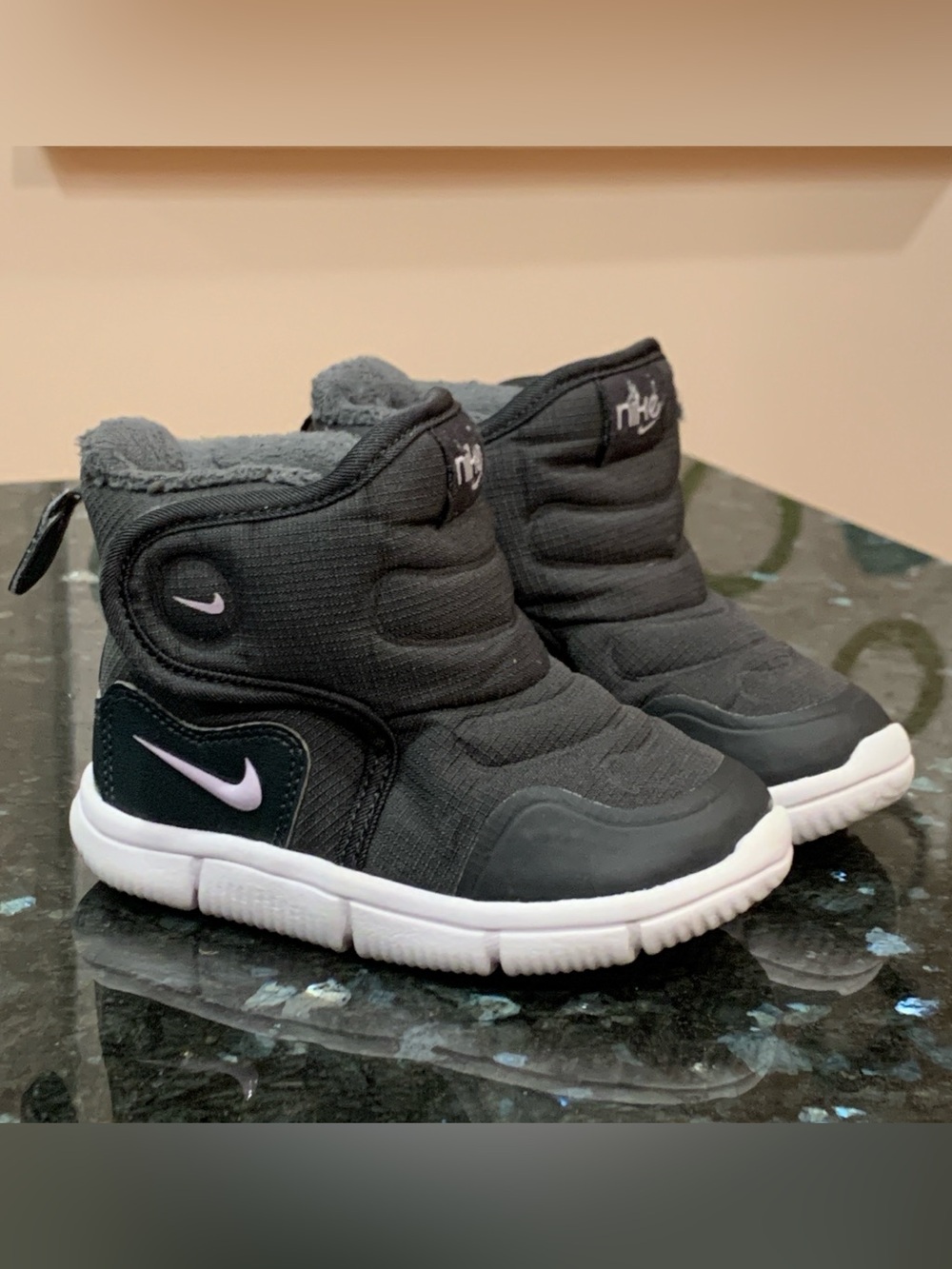 Nike Novice Toddler Girls Winter Boots – Size 6 – Freshly Washed 6C Black Purple
